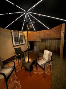a patio with a table and chairs and an umbrella at Tall Trees Departure Bay Nanaimo in Nanaimo