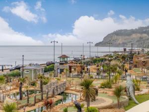 a view of a theme park near the ocean at 3 Bed in Shanklin oc-ic180 in Shanklin