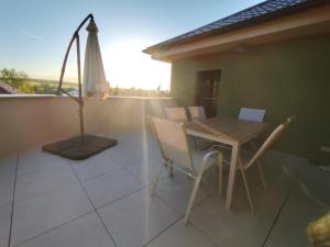 a patio with a table and chairs on a balcony at Apartmán Kozolupy in Kozolupy