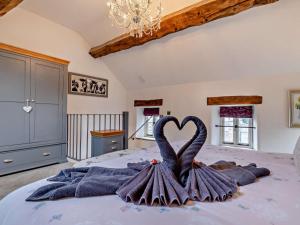 a sculpture of a swan in the middle of a bed at 1 Bed in Matlock oc-75400 in Middleton