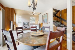 a kitchen and dining room with a table and chairs at Mountain Magic in Ketchum