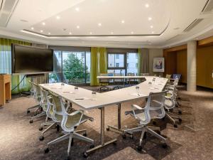 a large conference room with a large table and chairs at Ibis München City Arnulfpark in Munich