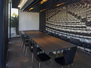 a conference room with a long table and chairs at Ibis Los Mochis in Los Mochis
