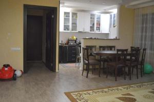 a kitchen and dining room with a table and chairs at Apartament 2 in Gonio