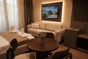 a living room with a couch and a table at SD Guest Villa in Krujë