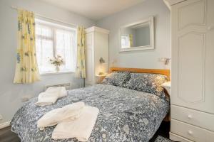 a bedroom with a bed with towels on it at 2 Bed in Mumbles oc-hh505 in The Mumbles
