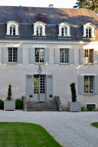 a large white house with a gravel driveway at Château de Chavigny in Chambourg-sur-Indre
