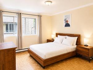 a bedroom with a large bed and a window at APARTMENT HOTEL ST-DENIS in Montreal