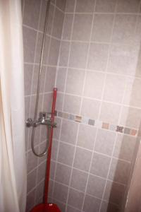 a bathroom with a shower with a tile wall at Amor pisciano 1 in Salinas