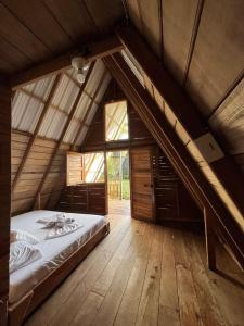 a bedroom with a bed in a attic at Origen ZelvaMar BahiaSolano in Bahía Solano