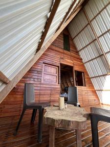 a room with a table and chairs in a cabin at Origen ZelvaMar BahiaSolano in Bahía Solano