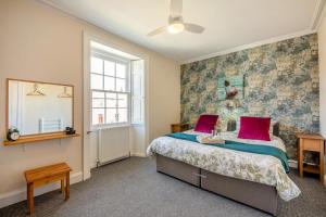 a bedroom with a bed and a window at 2 Bed in Eyemouth oc-77427 in Ayton