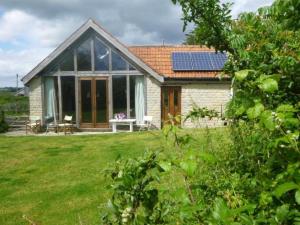 a house with solar panels on the roof at 1 Bed in Somerton oc-asher in Compton Dando +6 photos