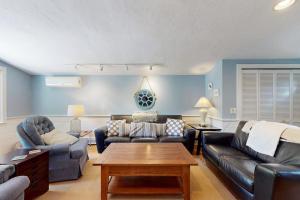 a living room with couches and a coffee table at Brewster Getaway in Brewster