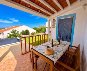 a dining table on the balcony of a house at Casinha do Cercal in Cercal