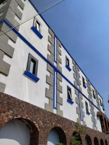 a building with blue windows on the side of it at Hotel CHOLOA in Cholula