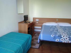 Rúm í herbergi á Albergo Bandoni