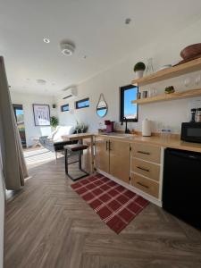 a kitchen with a counter and a living room at Casa Xantus in Toros Pintos