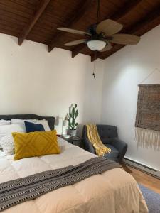 a bedroom with a bed and a ceiling fan at Casa Xantus in Toros Pintos
