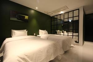 Postel nebo postele na pokoji v ubytování SOYU Hotel