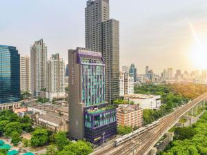 a view of a city with tall buildings at Mercure Bangkok Makkasan in Bangkok
