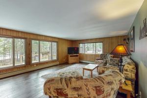 a living room with two couches and a tv at Wild Bear Retreat in Saint Germain
