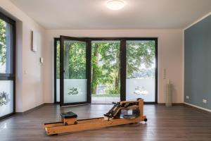 an empty room with a gym with a treadmill at Apartment Frau Hummel - Urlaub am Krakower See in Krakow am See