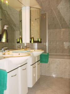 a bathroom with two sinks and a shower at Gaestehaus Rehbein in Calbe