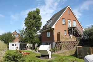 a large brick house with a sink in the yard at Sylvie Steinhardt, Wohnung 3 in List