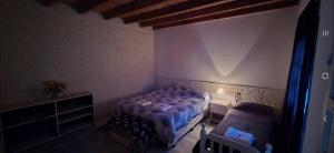 a small bedroom with a bed and a couch at Depto Pringles 1740 PB Parking Privado Gratis in Yerba Buena