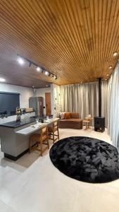 a large room with a kitchen and a living room at Altos do Perito Cabanas in Alfredo Wagner
