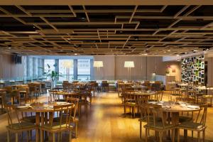 Veitingastaður eða matsölustaður á Jen Hong Kong by Shangri-La