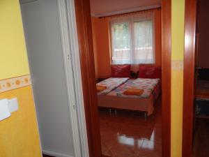 A bed or beds in a room at Marinica Apartman II.