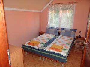 A bed or beds in a room at Marinica Apartman II.