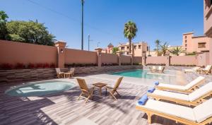 Bazén v ubytování Hotel Ayoub & Spa nebo v jeho okolí