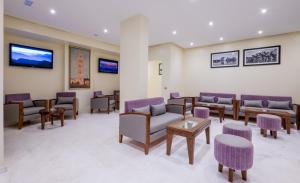 TV a/nebo společenská místnost v ubytování Hotel Ayoub & Spa