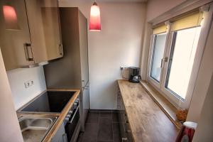a small kitchen with a sink and a window at Dresden grüßt seine Gäste in Dresden
