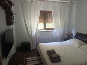 a bedroom with a bed with two towels on it at SsaZza in Râmnicu Vâlcea