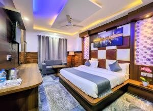 Katil atau katil-katil dalam bilik di HOTEL AMRESHWAR