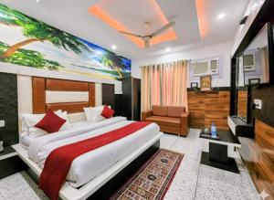 Katil atau katil-katil dalam bilik di HOTEL AMRESHWAR