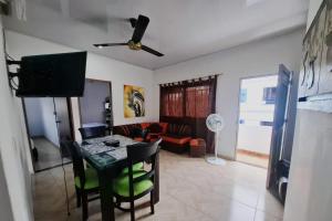 a living room with a table and a couch at Apt vacacional 301 in Doradal