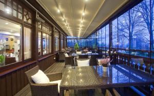 Restoran atau tempat lain untuk makan di Artus Resort