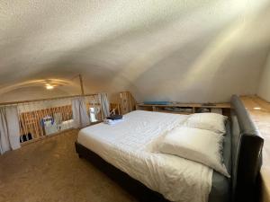 a bedroom with a large bed in a room at Duplex Climatisé 65m2 refait à neuf in Gruissan +69 photos