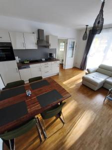 a kitchen and living room with a table and a couch at Ferienwohnung Strandparadies 7 in Juliusruh