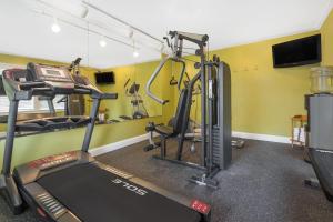 a gym with two tread machines and a treadmill at Baymont by Wyndham Sevierville Pigeon Forge in Sevierville +40 photos