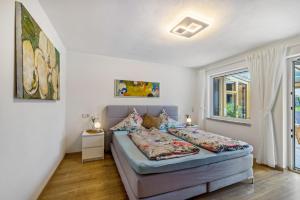 a bedroom with a bed and a window at Leicht in Münsingen