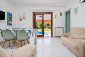 a living room with a table and chairs at Villa Rosa in Olbia