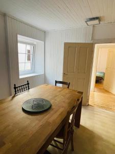 a dining room with a wooden table and chairs at Gîte du canal in Lutzelbourg