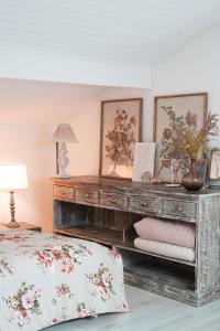 a bedroom with a bed and a wooden dresser at Chambre avec Piscine Maison EtxeCosy in Bidart