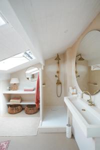 a bathroom with a sink and a mirror at Chambre avec Piscine Maison EtxeCosy in Bidart +13 photos